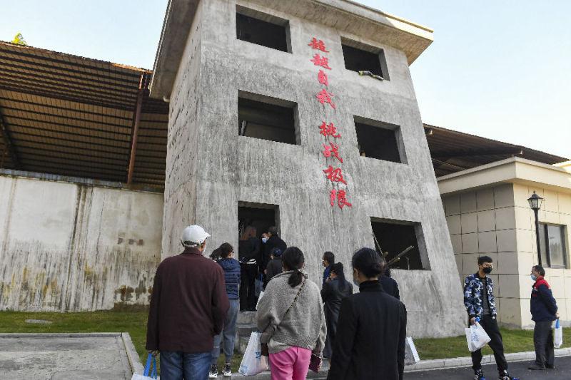 杭州，城市复苏与防控并举的坚韧步伐
