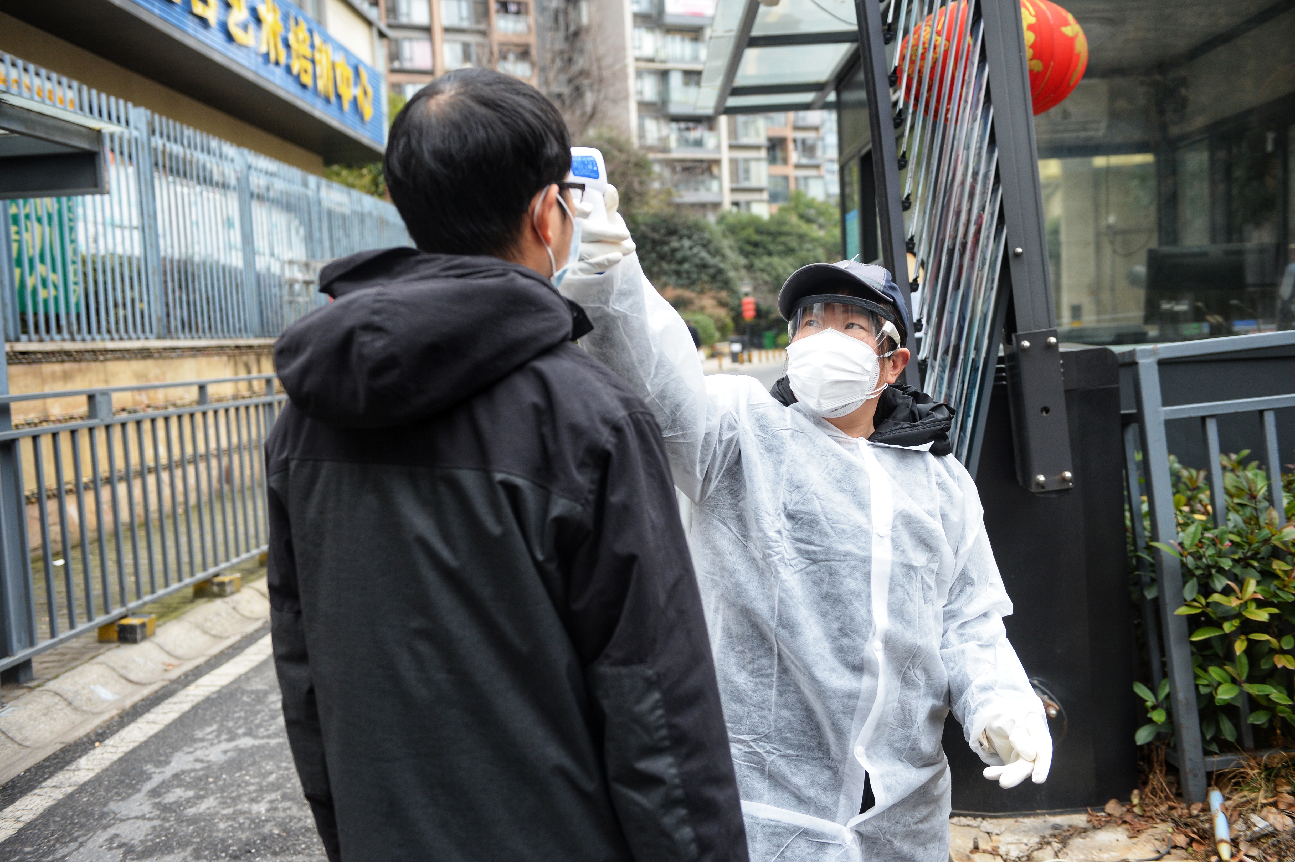 武汉疫情全面复苏与持续防控并重