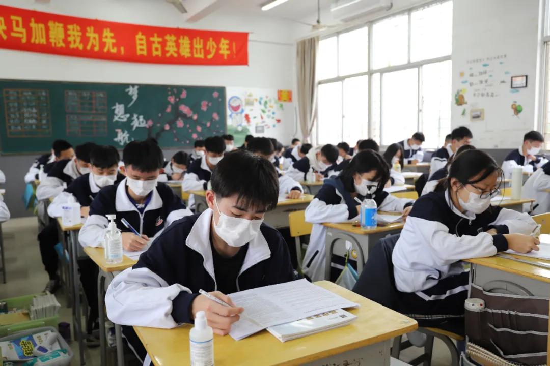 福建与哈尔滨，两地疫情应对的对比与启示