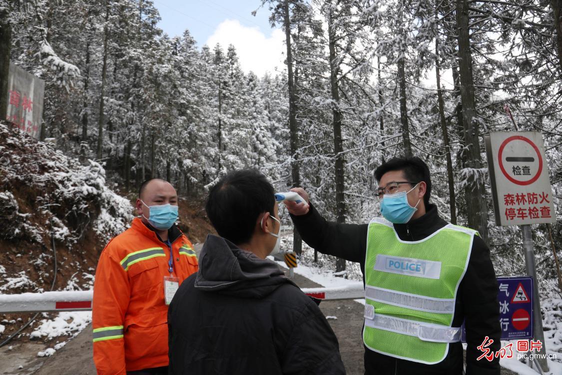 重庆筑牢疫情防线 守护山城安宁