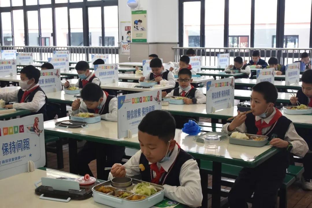 精准防控下的重庆城市复苏与民生保障