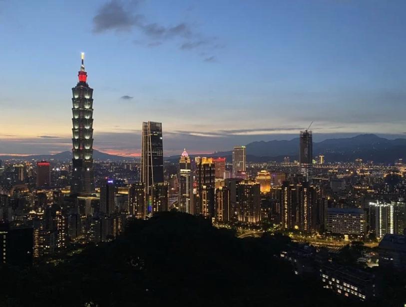 重庆疫情与台北新闻交织影响，两地互动引发关注