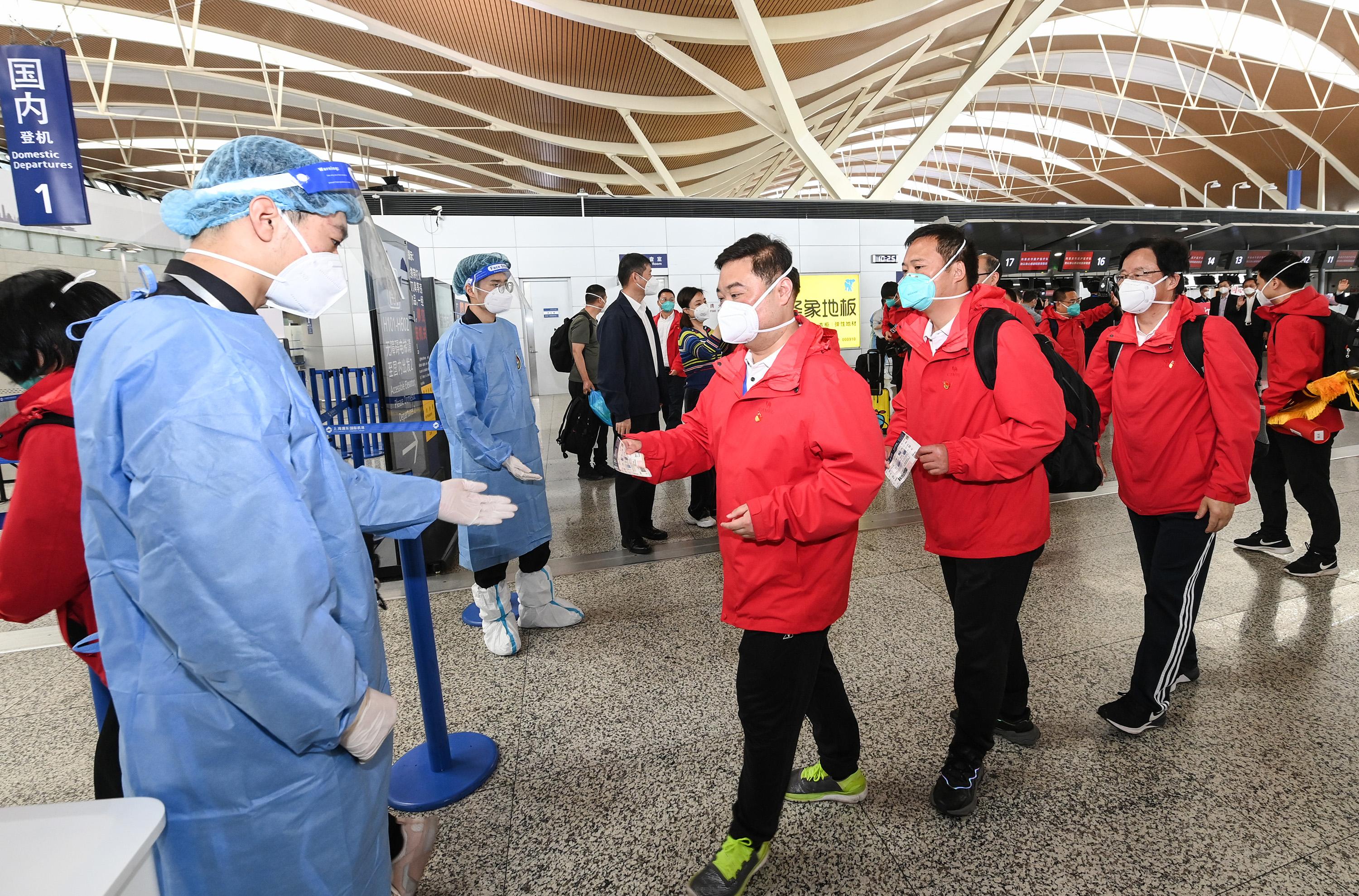重庆与香港疫情防控策略比较，两地管理差异与启示