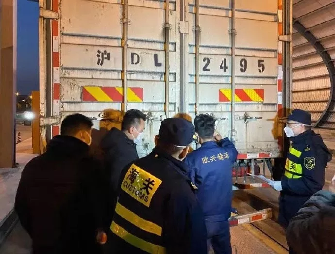 上海与石家庄，疫情下的城市应对与民生关怀
