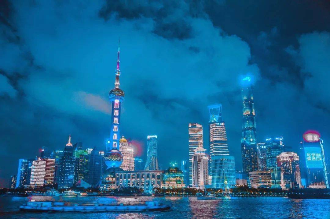 上海疫情，城市挑战与人性光辉的交织