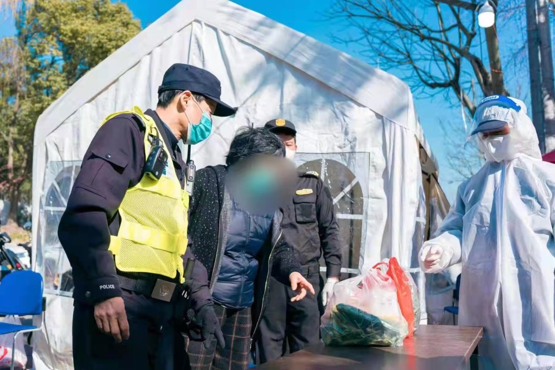 上海疫情中的三人行，坚守、温情与希望