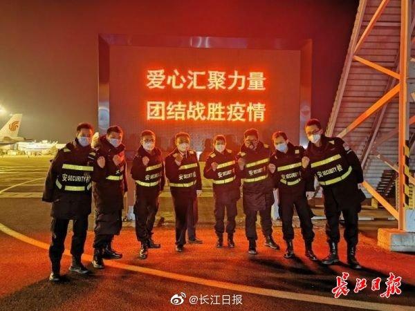 上海追踪传染源，防控之路艰难而复杂