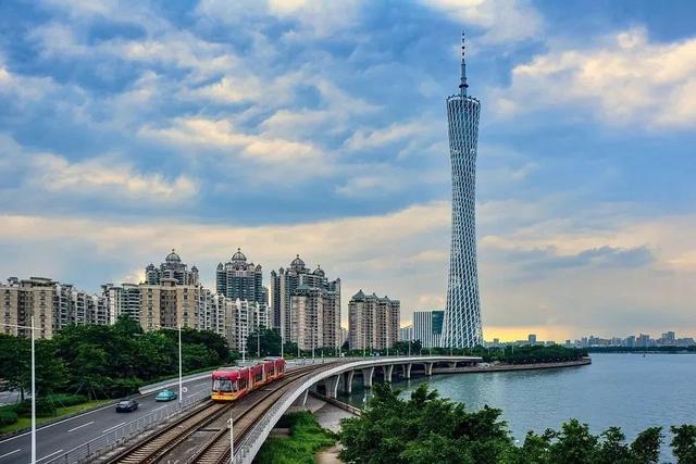 广州与长沙，疫情下的城市应对与复苏之路