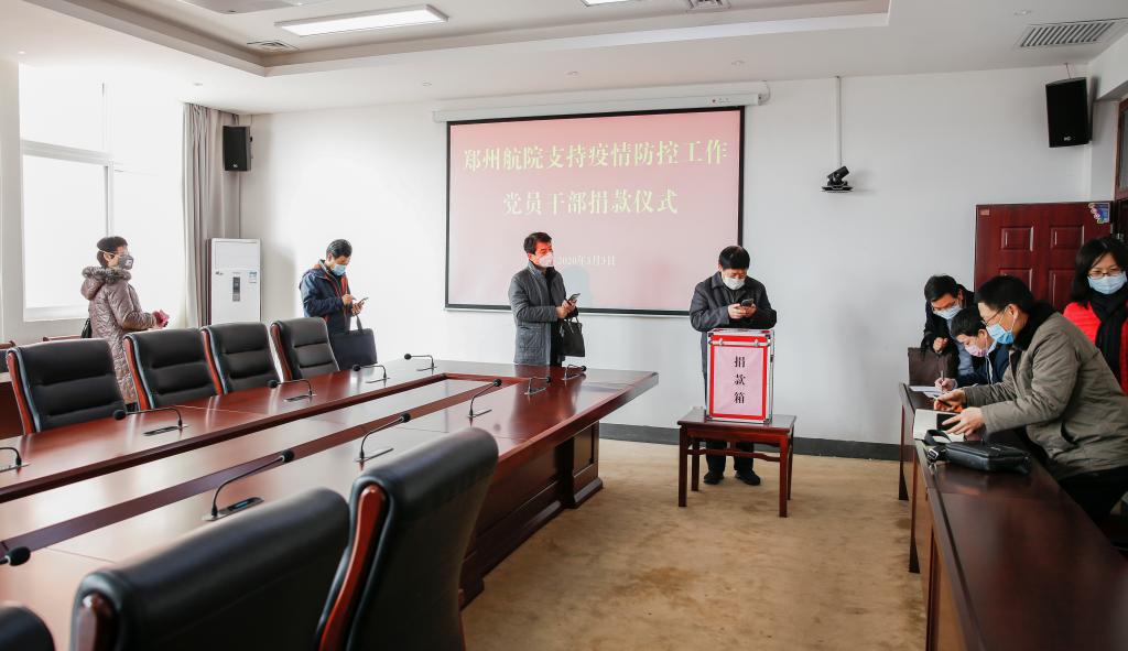上海与郑州，疫情概况与复苏动态的双线叙事