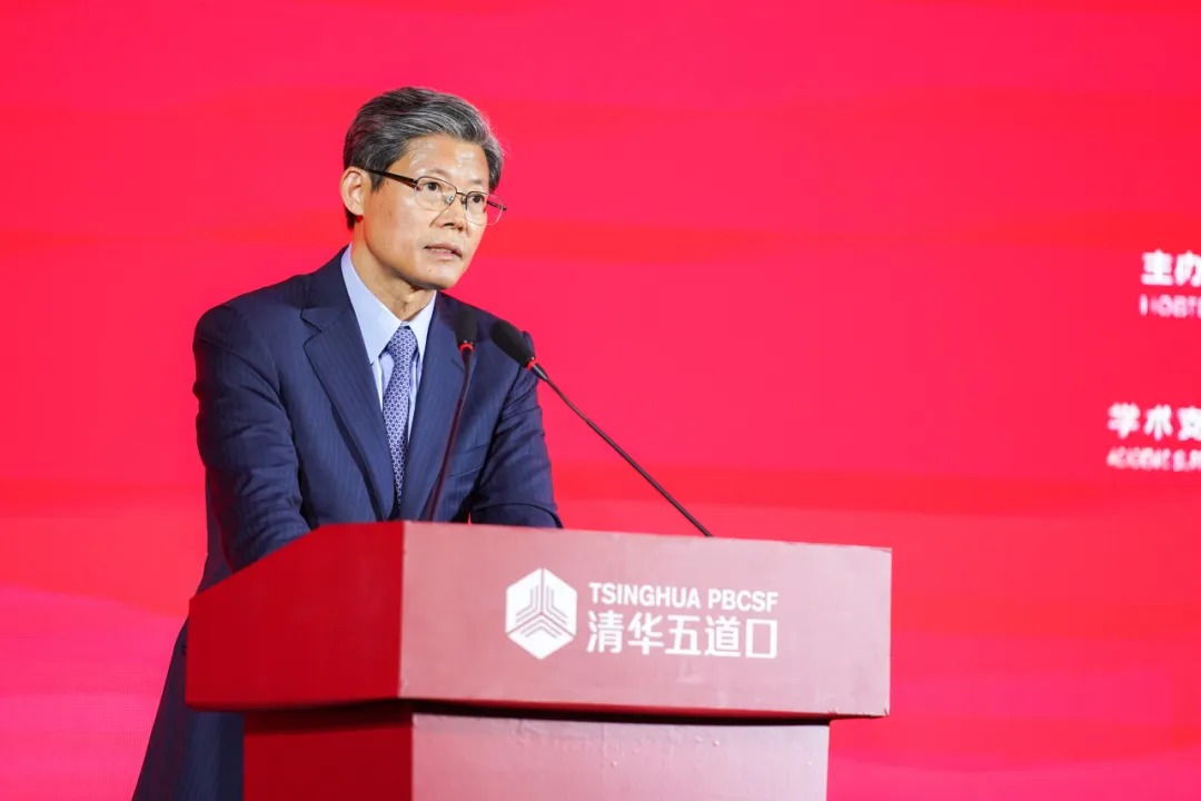 香港新冠疫情，挑战、应对与未来展望